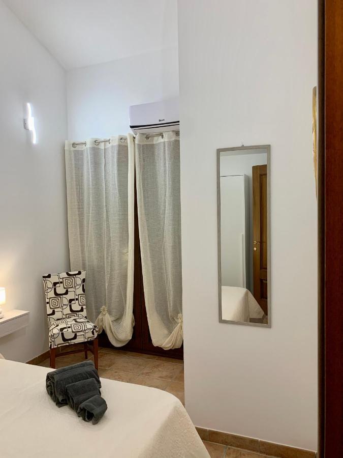 Casa Vacanza V&G Domus De Maria Eksteriør billede