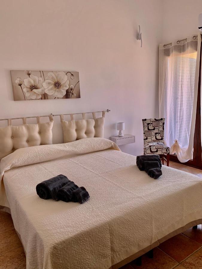 Casa Vacanza V&G Domus De Maria Eksteriør billede