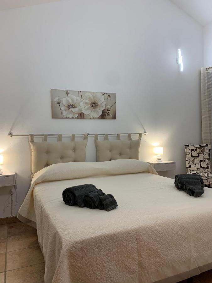 Casa Vacanza V&G Domus De Maria Eksteriør billede